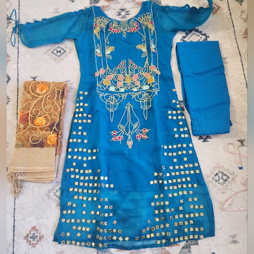 Embroidered Moslin Shalower Kamiz Dupatta Set Medium Size/bust 36